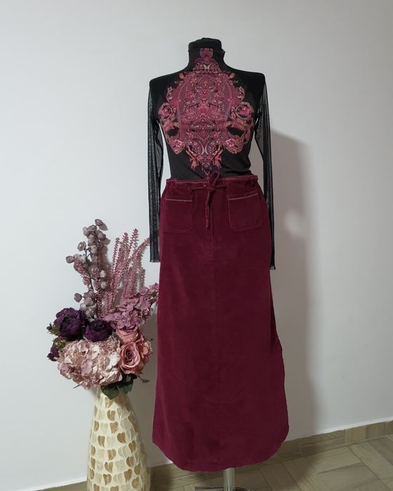 Fusta raiat burgundy cu slituri laterale, ideala pt vremea rece;