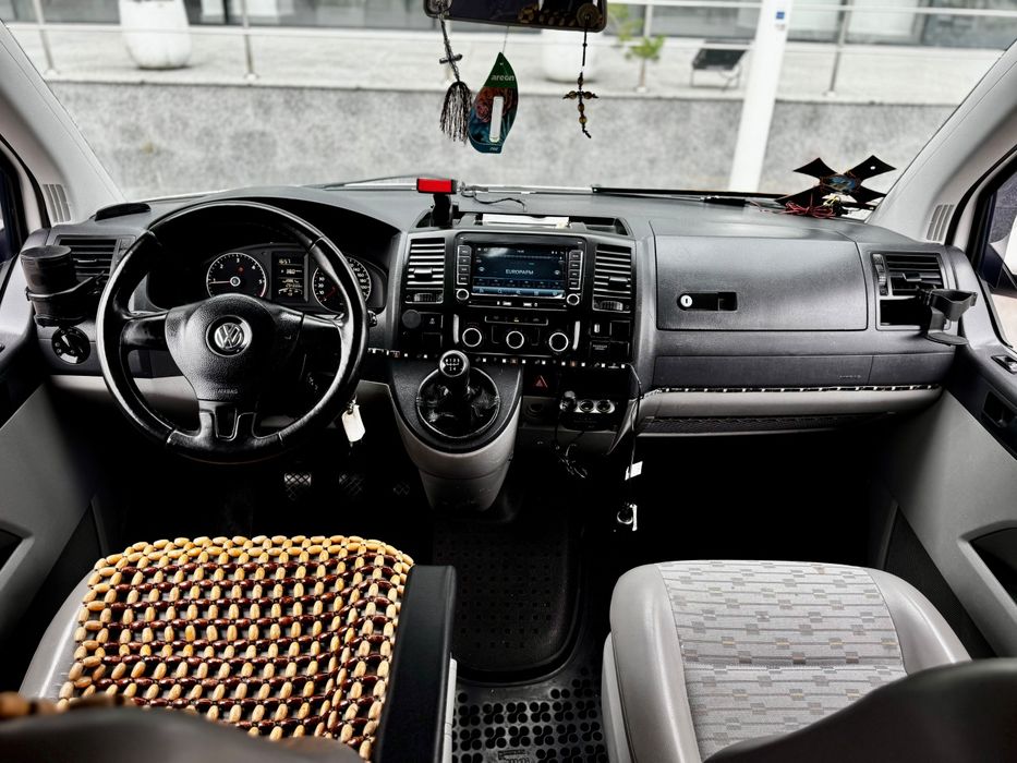Vw T5 Transporter 5 locuri // Cutie Manuală 5+1 // 2.0 Diesel 140 cp // Navigatie // Clima