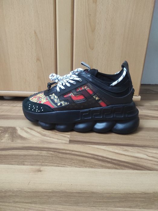 Versace chain reaction corona