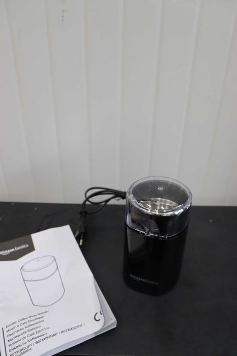 Електрическа мелница за кафе на зърна Amazon Basics, черна