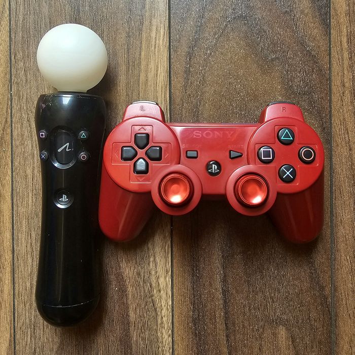Червен PlayStation 3 Super Slim 500 GB + Move controller и игра Lord of the Rings War in the North PS3 PS5 PS4 PlayStation 3 4 5