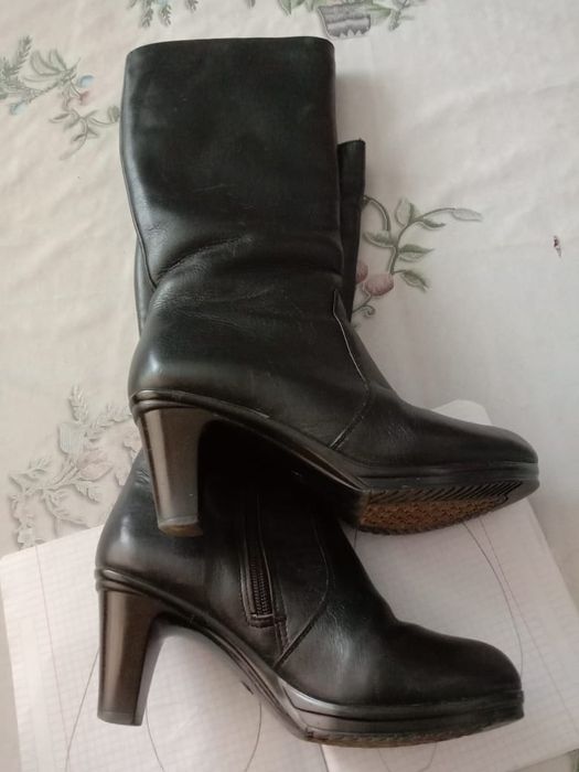 Продам женские кожаные сапоги