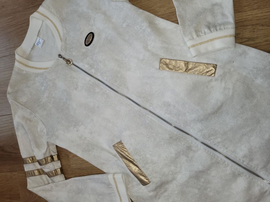 Бяло манто Lucy със златисти акценти