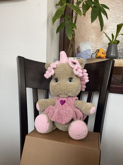 Плетена играчка еднорог
