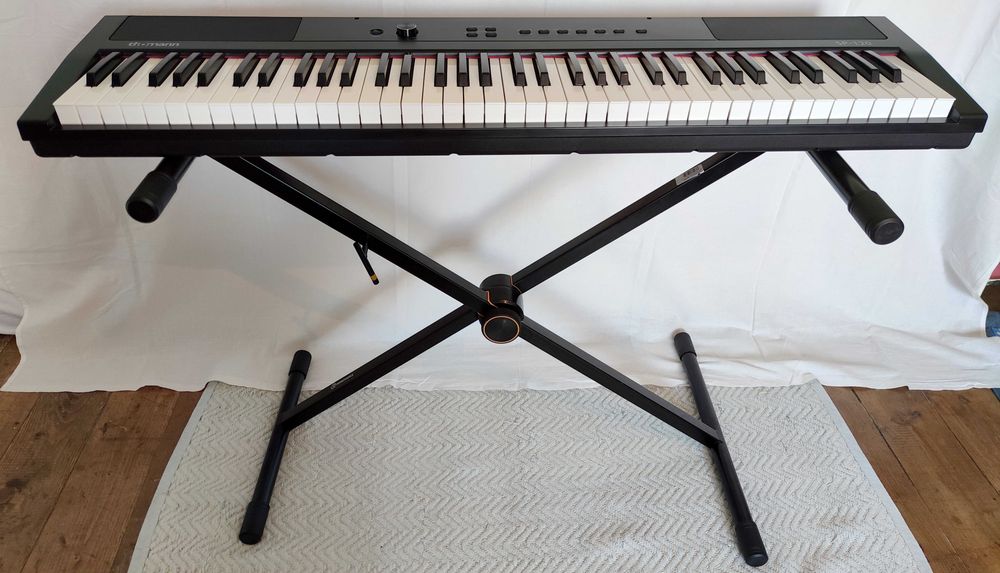 Електронно пиано Thomann SP120 и стойка Roadworx