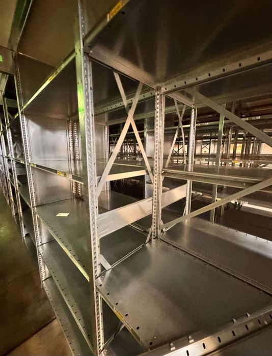 Rafturi zincate pentru lăzi frigorifice spatii umede si reci