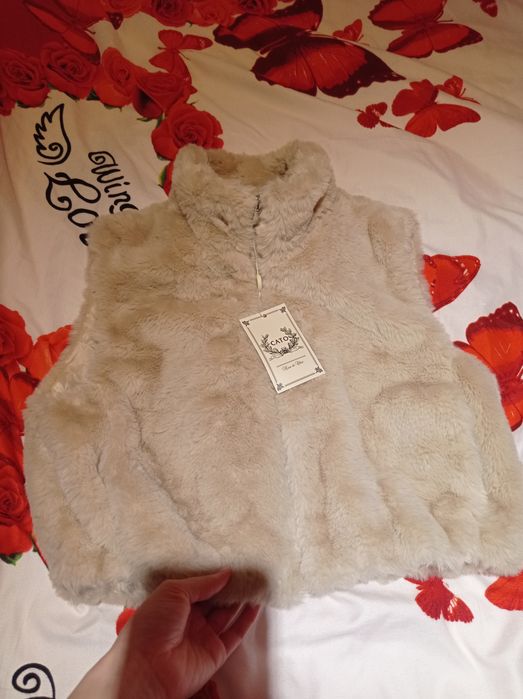 Veste de la CATO cu etichete