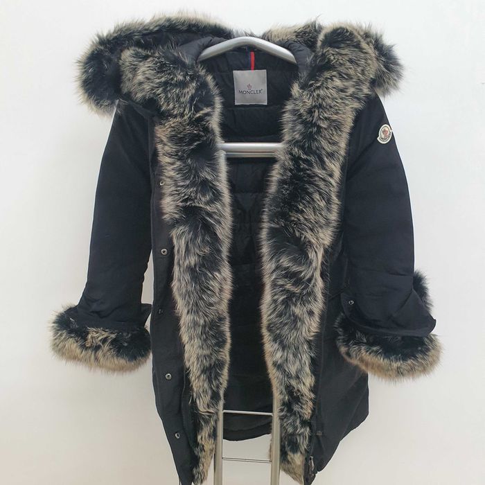 Geaca dama m o n c l e r  accesorizata cu blana naturala! M/L - oferta