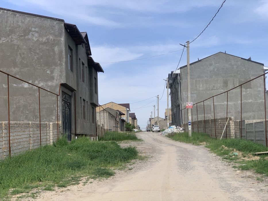 Срочно мехнатда участка сотилади ЖУДА ЗУР ЛОКАЦИЯ- 2 ярим сотик