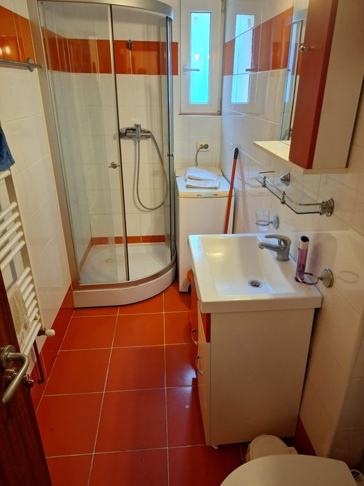Închiriez garsoniera