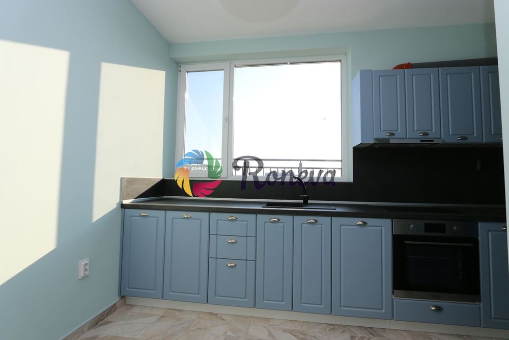 Дава се под наем Тристаен апартамент в Варна, Център - 125 кв.м за 1495.83 € - Снимка #1