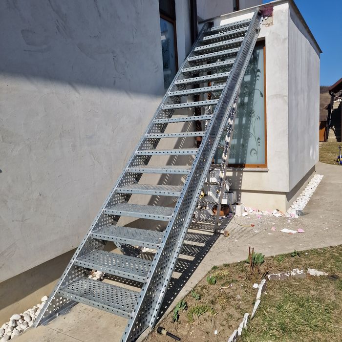 Scari metalice galvanizate