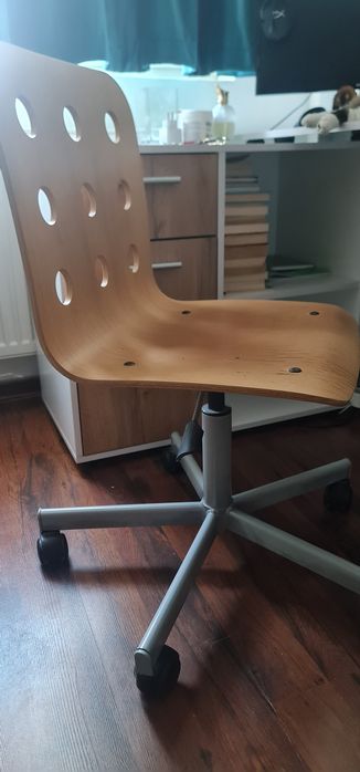 Birou de colț alb lucios, cu stejar, cadou scaun