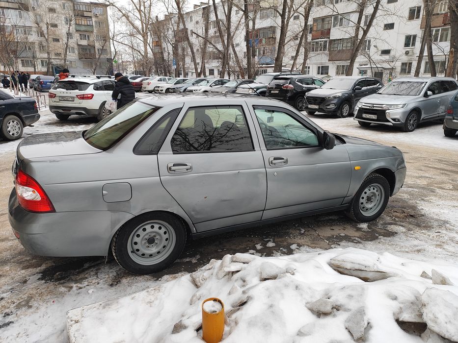 Продам Приору седан