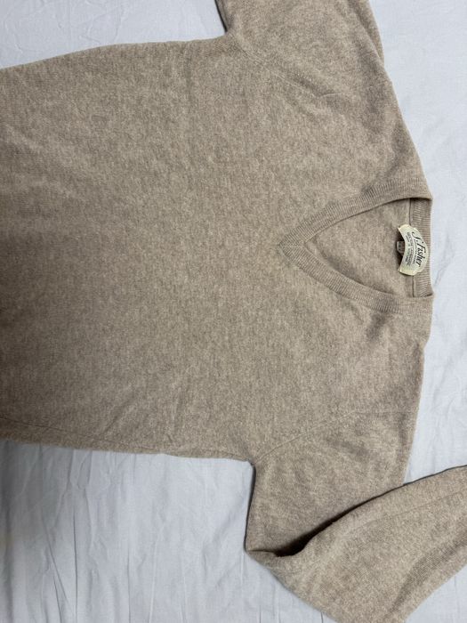 Вълнен пуловер цвят крем