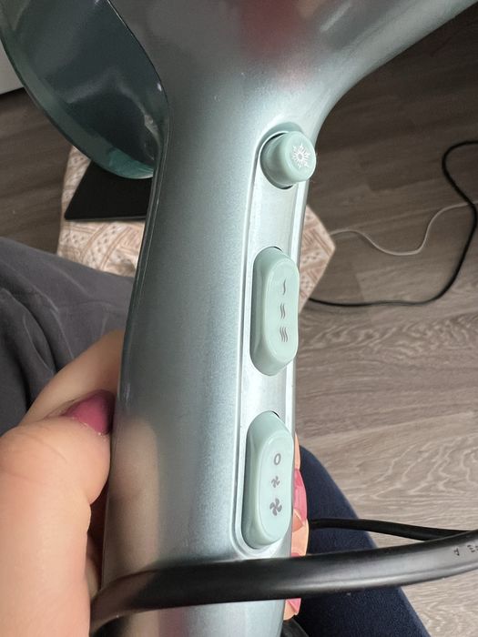 Uscător de păr Remington PROtect ThermoCare 2400W – folosit puțin