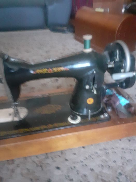 Продам швейную машинку