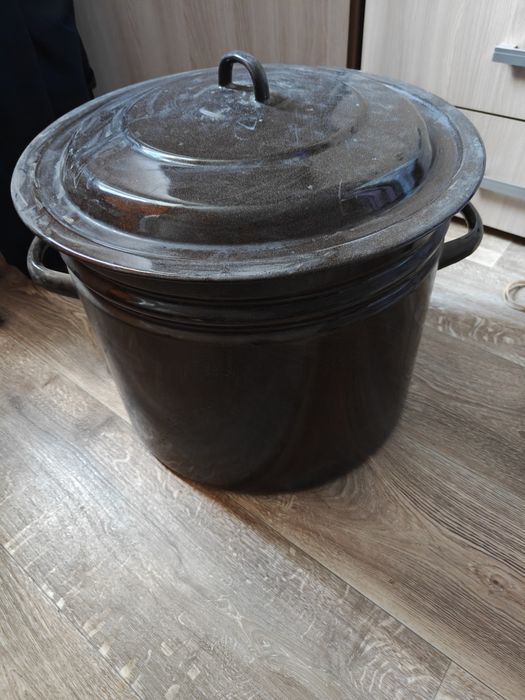 Продам кастрюлю 40литров,Новая!