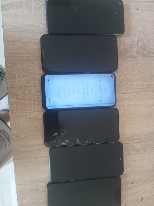 Vând loc de telefon de piese