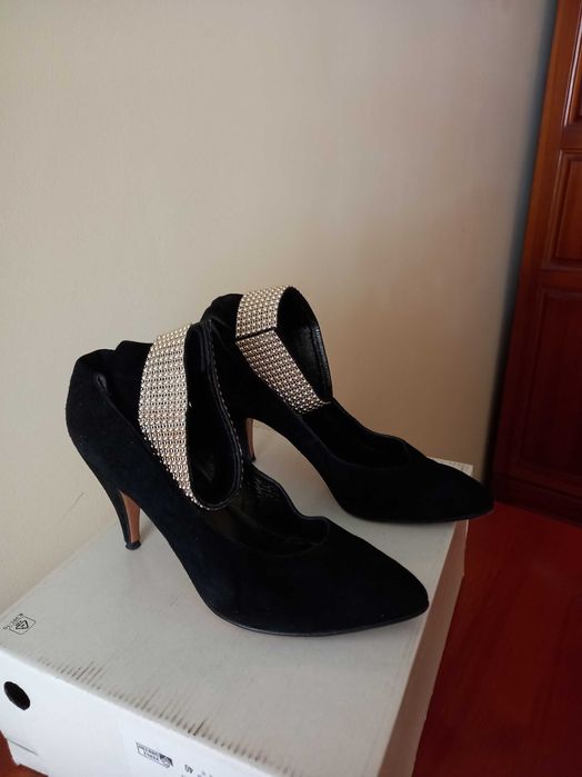 Продавам обувки и други