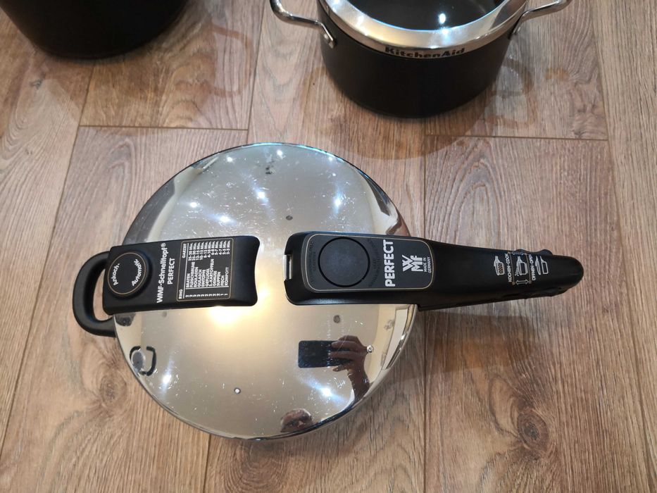 Тенджери KitchenAid - 2бр. и WMF тенджера под налягане