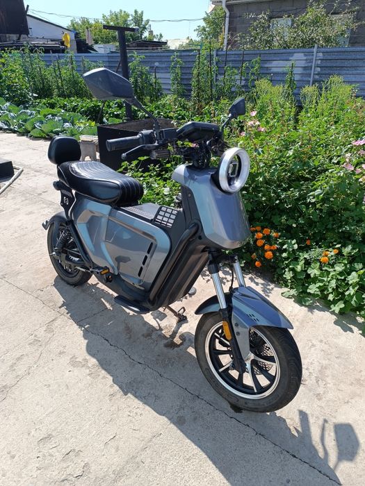 Продам электро скутер NIU