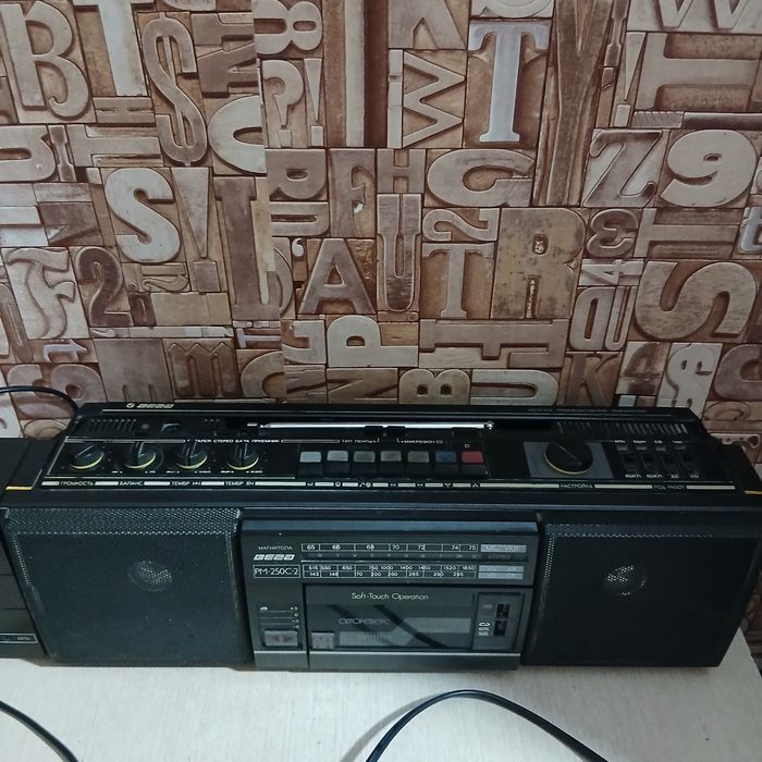 Продам советский магнитофон вега