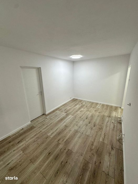 Apartament etajul 2/4 Renovat complet.