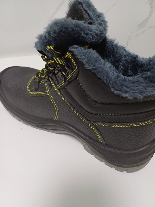 Ботинки зимние новые