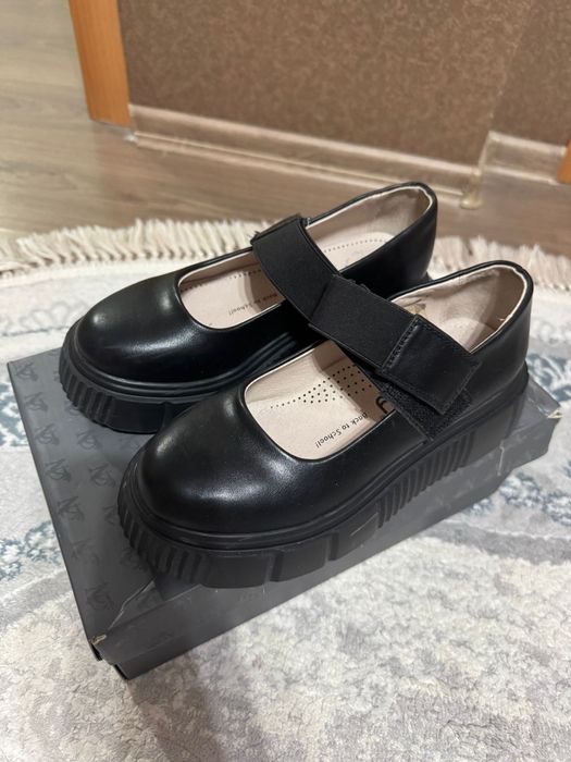 Детский туфли ,чёрного цвета