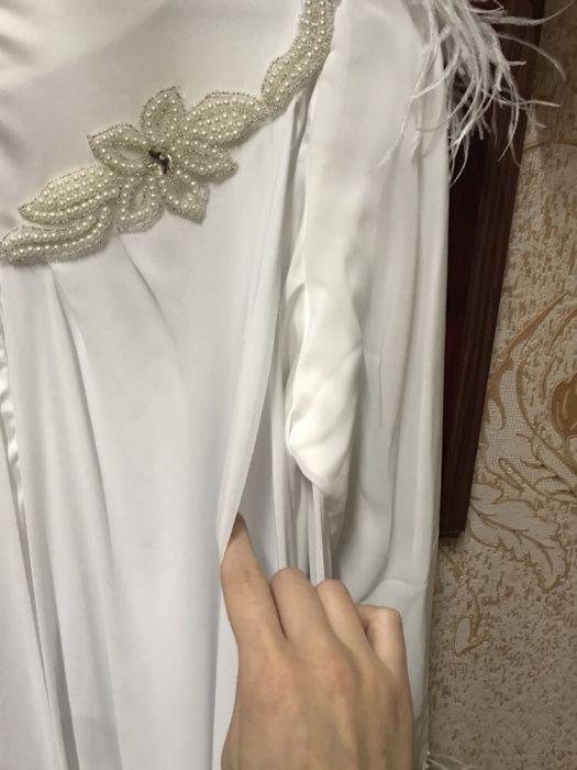 Платье нарядное свадебное