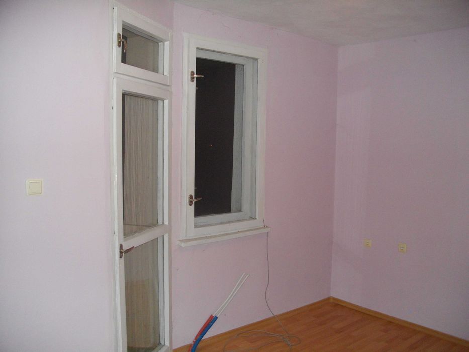 Дава се под наем Двустаен апартамент в Плевен, Идеален център - 60 кв.м за 229.5 € - Снимка #3