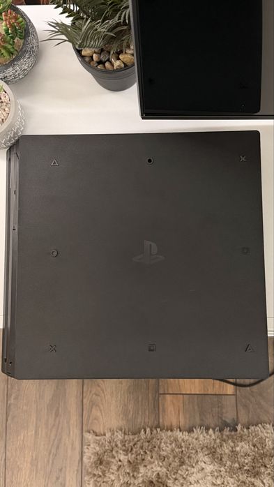 Playstation 4 pro ( два джойстика + fifa )