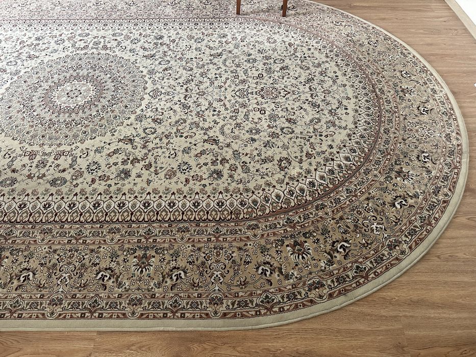 Продается ковер овальный