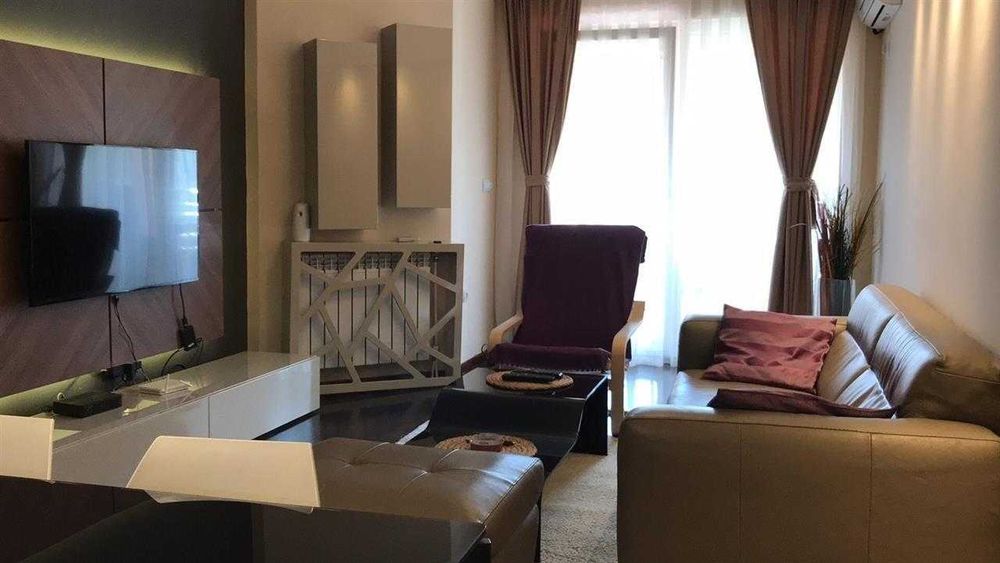 Тристаен имот в кв.Сухата река