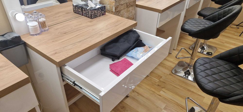 Мебели за грим/ студио за грим/ обучение по грим