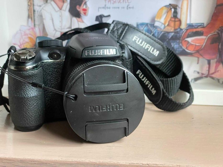 Aparat foto Fujifilm FinePix S4200 Black impecabil + card de memeori 8GB