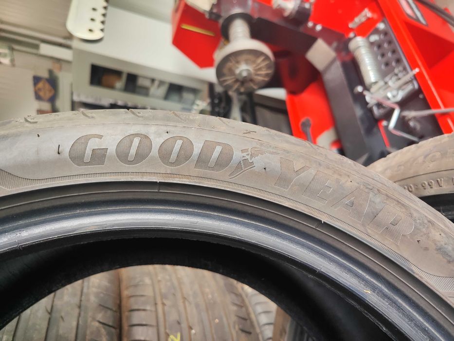 2бр. летни гуми 275/35/19 Goodyear