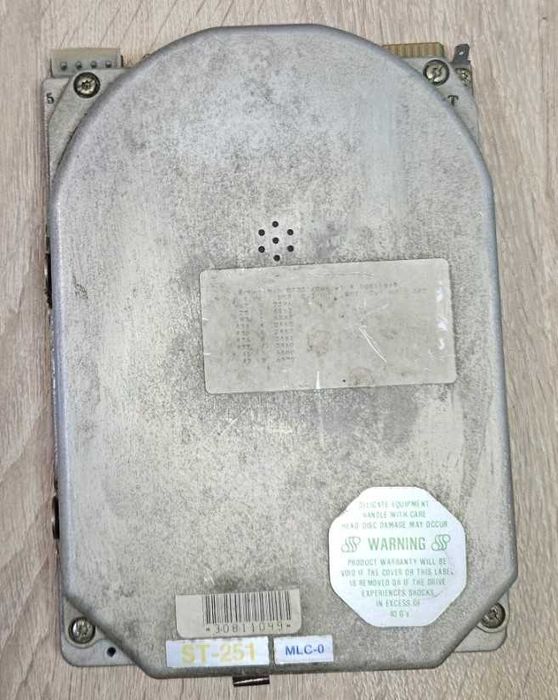 Ретро MFM хард диск Seagate ST251 - 40 MB тестван и работещ