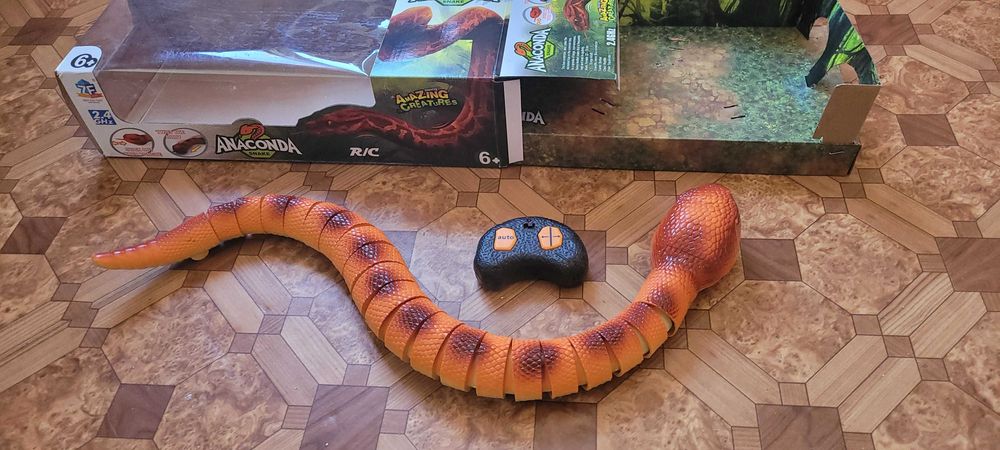 Анаконда игрушка на пульте