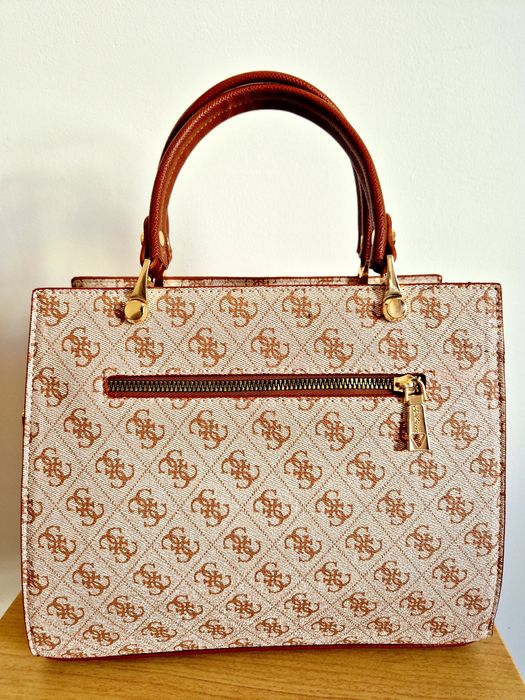 Дамска чанта Guess