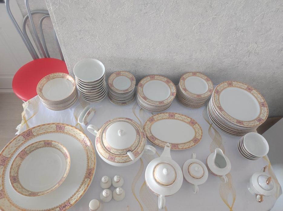 Продам набор персон посуды