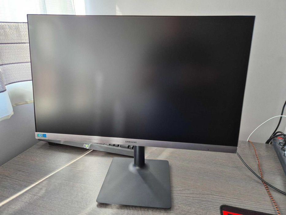 Монитор Samsung 24" FullHD IPS 75Hz модел F24T650 в отлично състояние