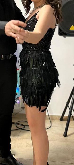 Rochita eleganta cu pene