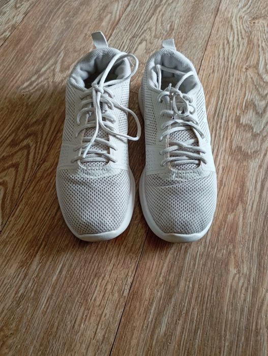 Продаются летние кроссовки