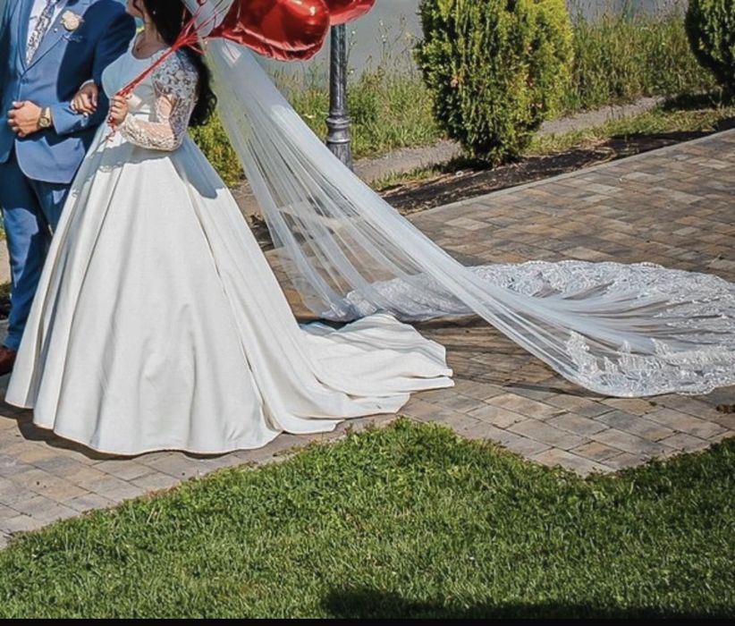 Vând Rochie de mireasă + voal