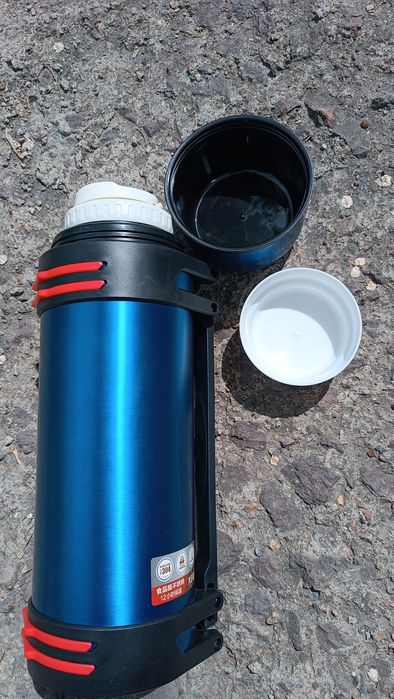 Продам термос два литра