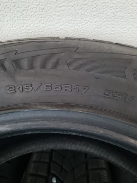 Зимни гуми 4 броя GOODYEAR UltraGrip 215 65 R17 доъщт 3120