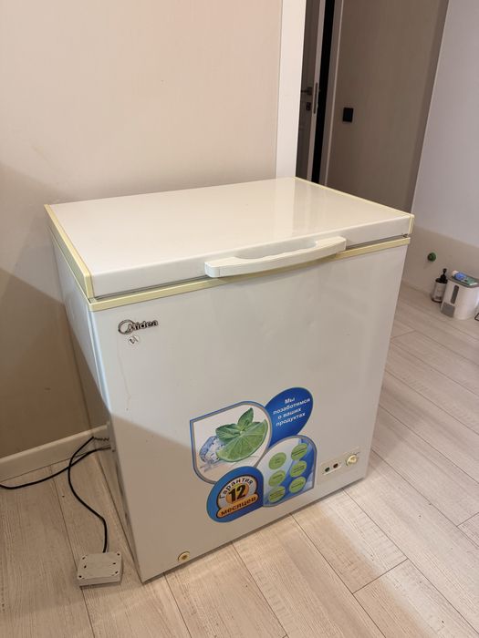 Продам морозильную камеру Midea