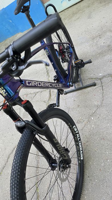 Карбоновый велосипед GIRDERCYCLE 27,5
Колеса 29, рама 17
В